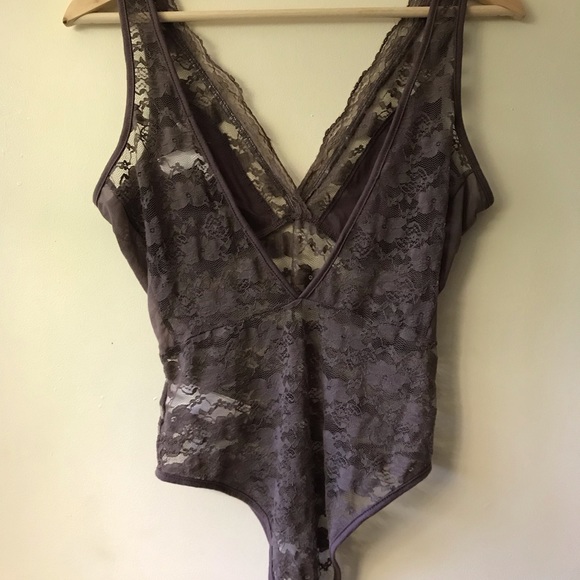 Purple lace body suit with open back - Picture 10 of 10